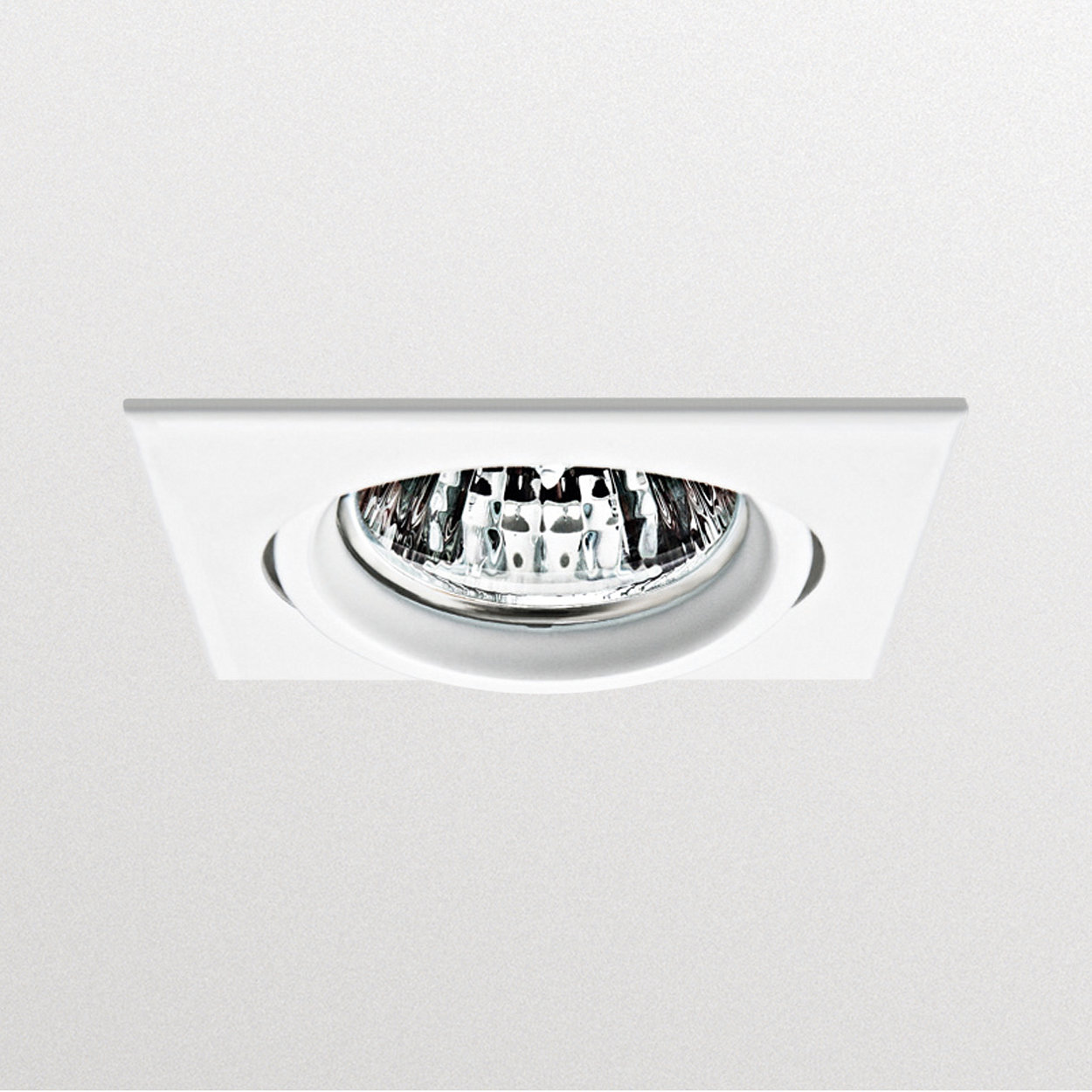 Smart Halogen Downlight – a reliable way to make your merchandise stand out