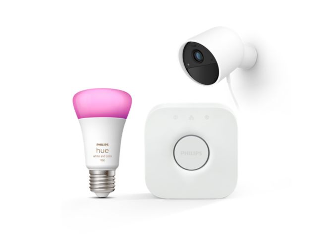Primo piano della parte anteriore di Pacchetto: Telecamera cablata Hue Secure + Hue White and Color Ambiance E27 + Hue Bridge