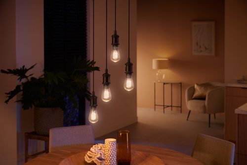 Philips Hue estrena una bombilla LED con filamento en homenaje a la primera  bombilla de Edison