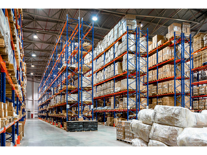 Warehouse lighting with TrueForce LED Industrial and Retail (Highbay-MH)