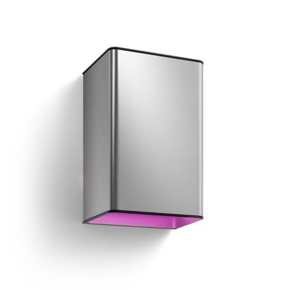 Närbild på framsidan av Resonate vägglampa utomhus