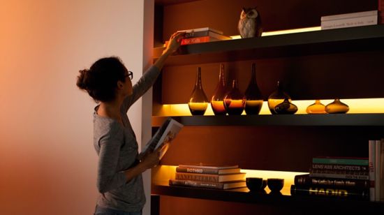 Mettez-vous dans l’ambiance grâce à des ampoules intelligentes donnant une lumière chaleureuse ou blanc froid