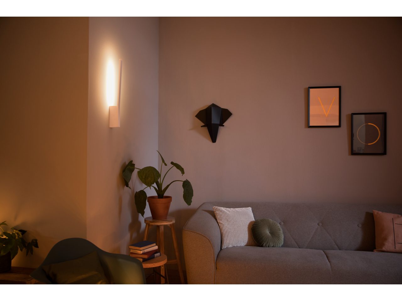 Hue Liane Wandleuchte 12W – White & Color Ambiance | Philips Hue AT
