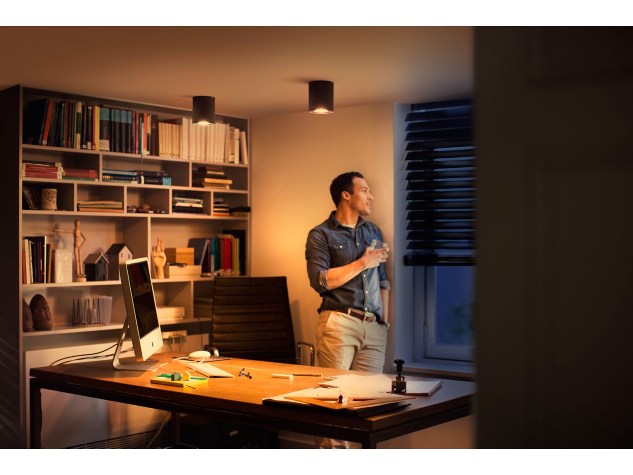 Philips Hue spot Pillar zwart uitbreiding 5,5W