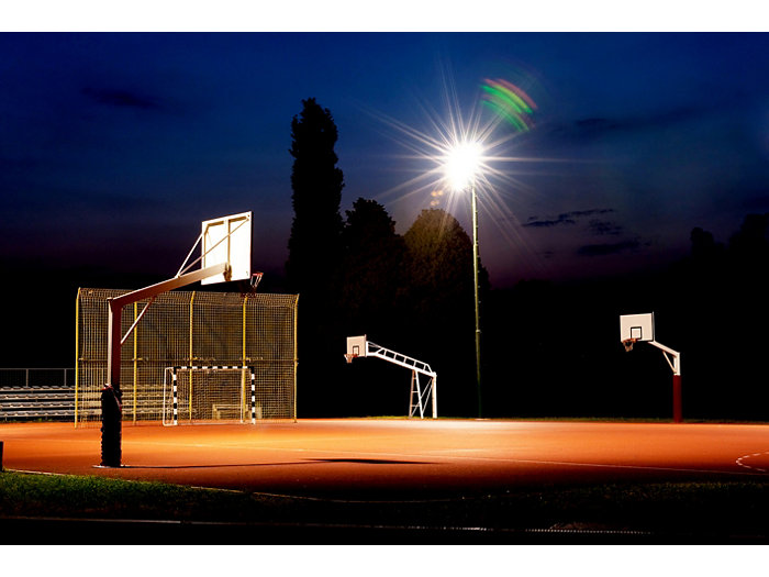 CoreLine tempo large up to 217 watt in use on a basketball court by night