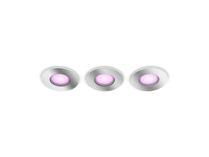 Close up of front of Three-pack Xamento recessed spotlight