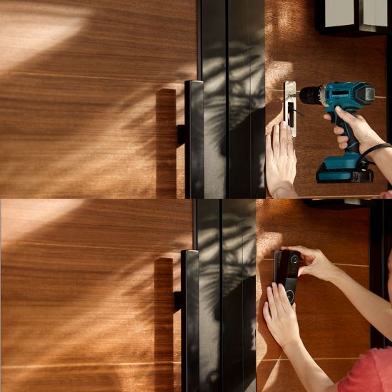 Configura il campanello cablato in pochi semplici passaggi, progettato per integrarsi perfettamente in qualsiasi porta d'ingresso.