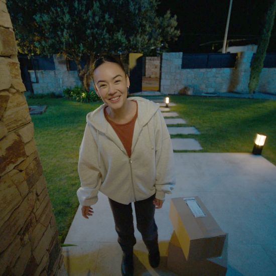 Goditi video nitidi e realistici a qualsiasi ora. La tecnologia Starlight migliora la visione in condizioni di scarsa illuminazione, offrendoti un’immagine chiara e a colori del tuo ingresso anche in situazioni di quasi buio.