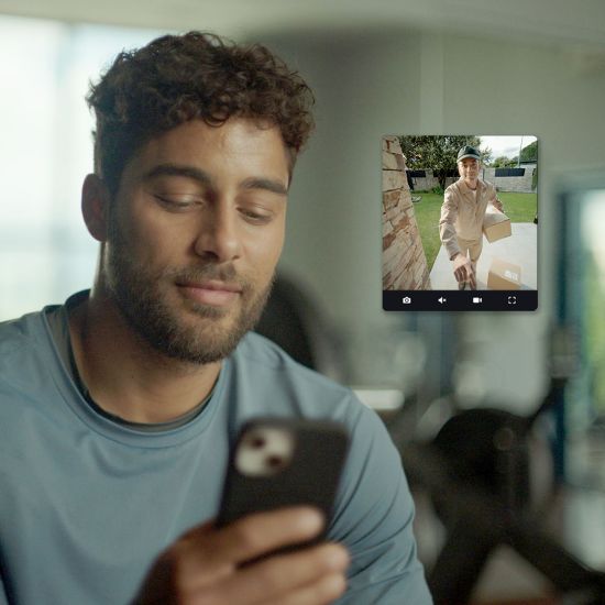 Goditi la risoluzione 2K e una visuale a 180° dalla testa ai piedi: perfetta per riconoscere visitatori e vedere i pacchi lasciati sull'uscio.