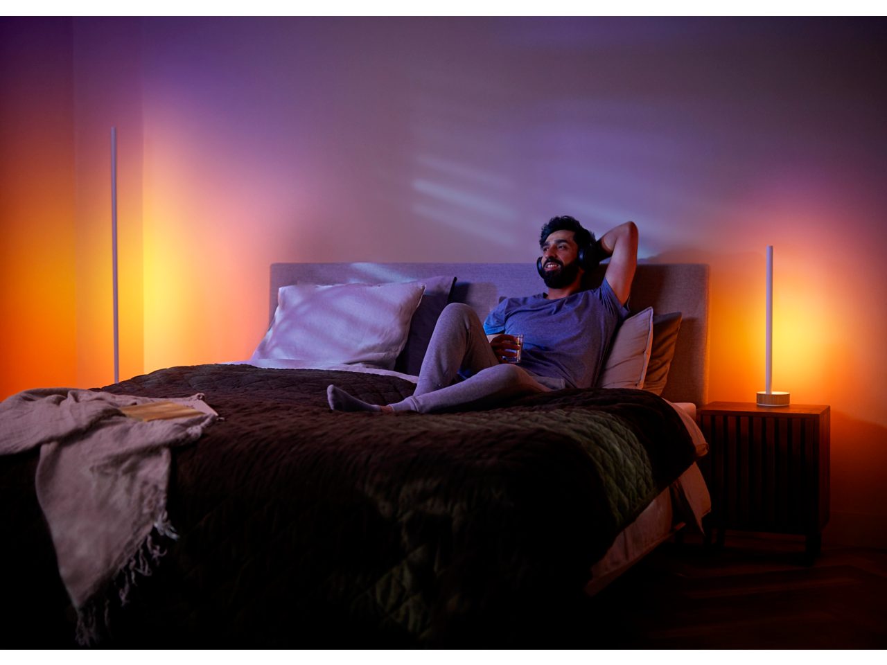 Hue Signe Gradient Floor Lamp - Oak | Philips Hue Hue Signe Gradient Floor Lamp - Oak | Philips Hue