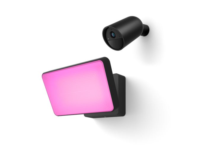 Close up of front of Bundle: Discover floodlight + Secure battery camera
