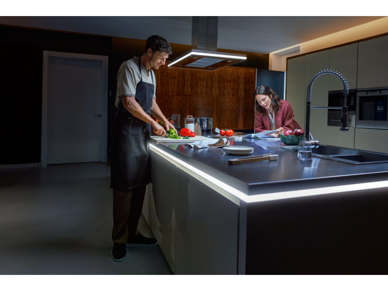 OmniGlow 3m micro LED Strip Light RGBWWIC | Philips Hue