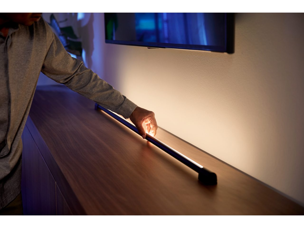 Hue Play gradient light tube large - Black | Philips Hue Hue Play gradient light tube large - Black | Philips Hue