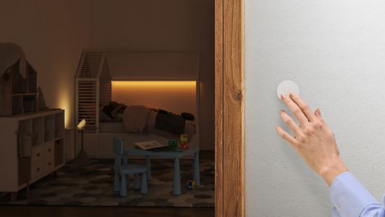 Prima o Hue Smart button para iniciar um temporizador ou acionar uma automatização, como Simular presença ou Ir dormir.
