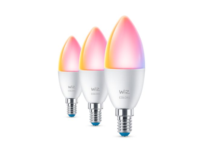 Gros plan de l'avant de 3 ampoules flamme 40 W C37 E14